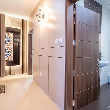 3br Designer With Outdoor Space, Wifi & Ac By 360 Estates