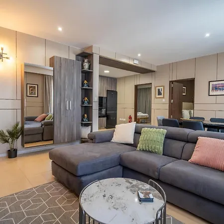 3br Designer With Outdoor Space, Wifi & Ac By 360 Estates