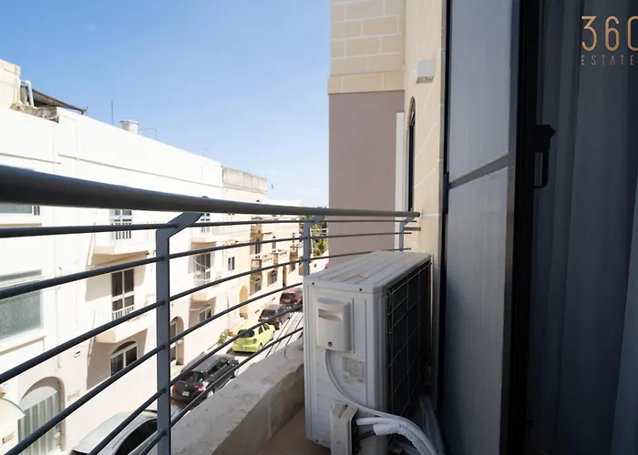 3br Designer With Outdoor Space, Wifi & Ac By 360 Estates Ta' Penza