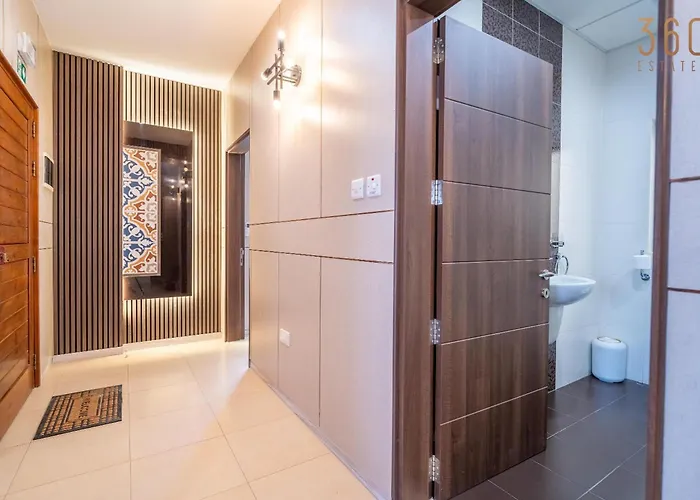 3br Designer With Outdoor Space, Wifi & Ac By 360 Estates