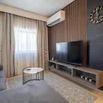 3br Designer With Outdoor Space, Wifi & Ac By 360 Estates *
