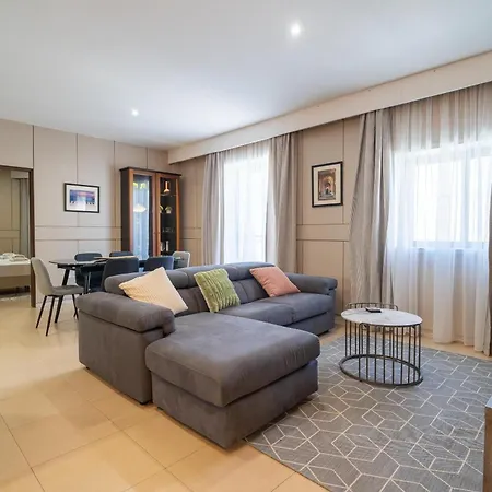 3br Designer With Outdoor Space, Wifi & Ac By 360 Estates *