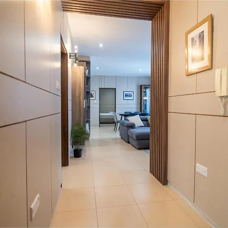 3br Designer With Outdoor Space, Wifi & Ac By 360 Estates Apartament