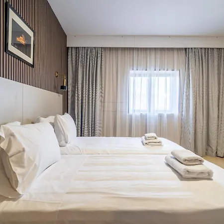 3br Designer With Outdoor Space, Wifi & Ac By 360 Estates Apartament