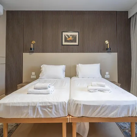 Apartment 3br Designer With Outdoor Space, Wifi & Ac By 360 Estates *