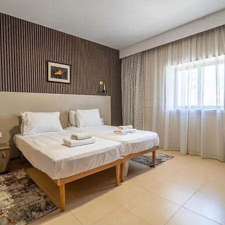 3br Designer With Outdoor Space, Wifi & Ac By 360 Estates