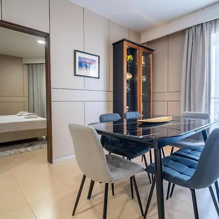 Appartement 3br Designer With Outdoor Space, Wifi & Ac By 360 Estates