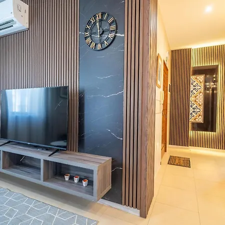 Apartament 3br Designer With Outdoor Space, Wifi & Ac By 360 Estates