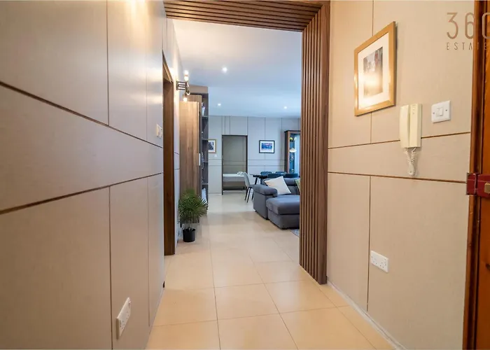 3br Designer With Outdoor Space, Wifi & Ac By 360 Estates Apartment