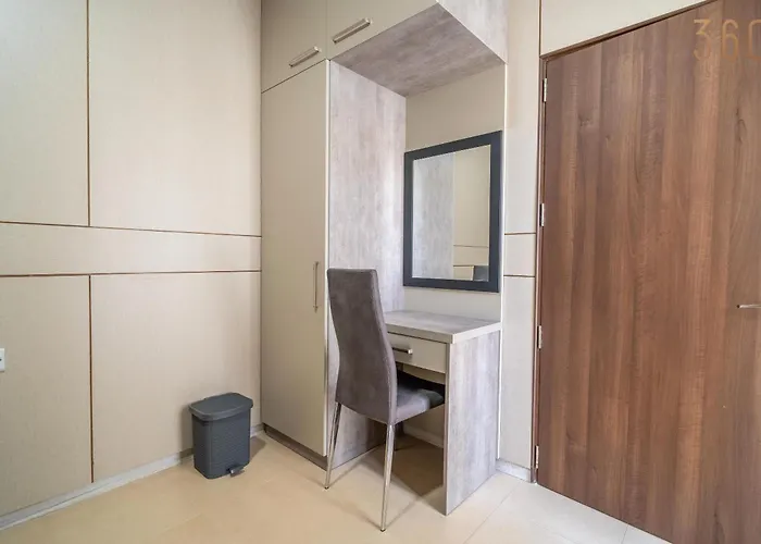Apartamento 3br Designer With Outdoor Space, Wifi & Ac By 360 Estates