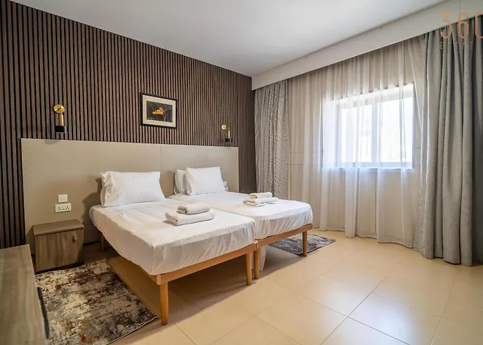 3br Designer With Outdoor Space, Wifi & Ac By 360 Estates