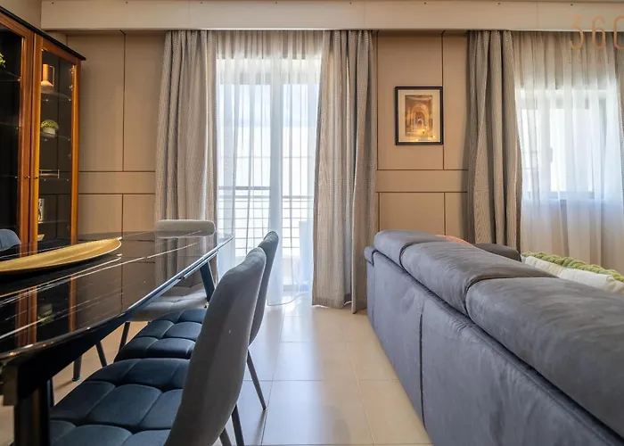 3br Designer With Outdoor Space, Wifi & Ac By 360 Estates *